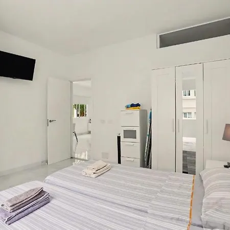 Cristianos Apartmán *